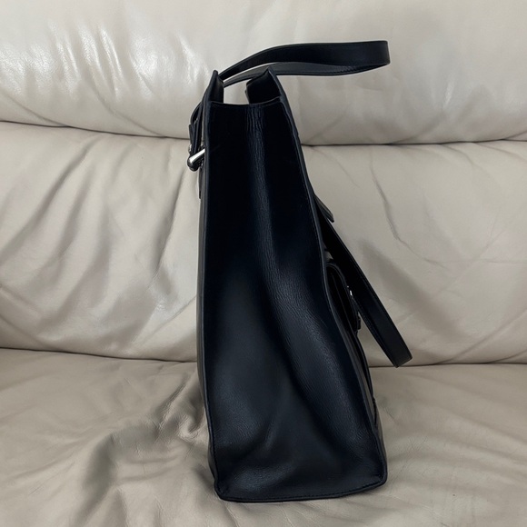 Coach Charlie - Picture 3 of 7